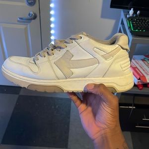Off white shoe